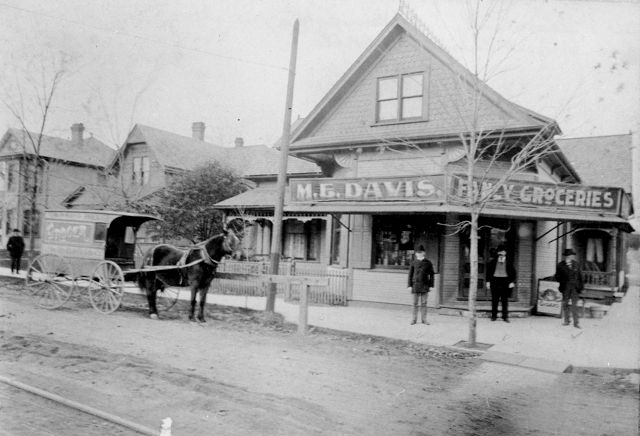 M. E. Davis Family Groceries